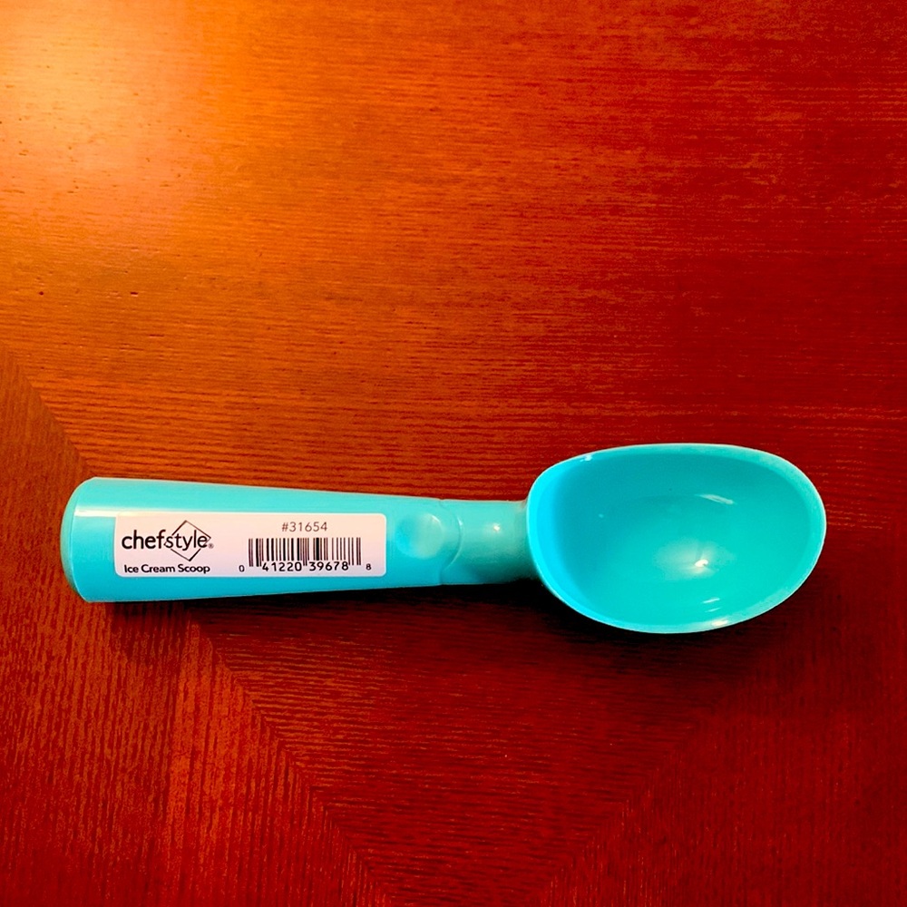 Brand new! Plastic ice cream scoop in sea foam green